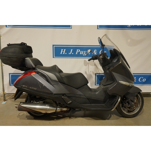 414 - Aprilia Atlantic 500 scooter. 2004. One owner from new. Reg. WX54 AFY. No docs