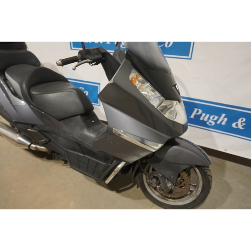 414 - Aprilia Atlantic 500 scooter. 2004. One owner from new. Reg. WX54 AFY. No docs