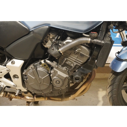 416 - Honda CBF 600N motorcycle. 2005. MOT til 23/9/2020. c/w service documents and old MOT's, 2 sets of k... 