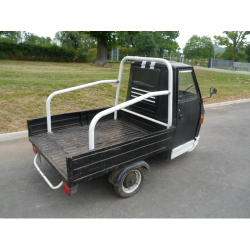 417 - Piaggio APE 3 wheel vehicle. Starts and runs. No docs