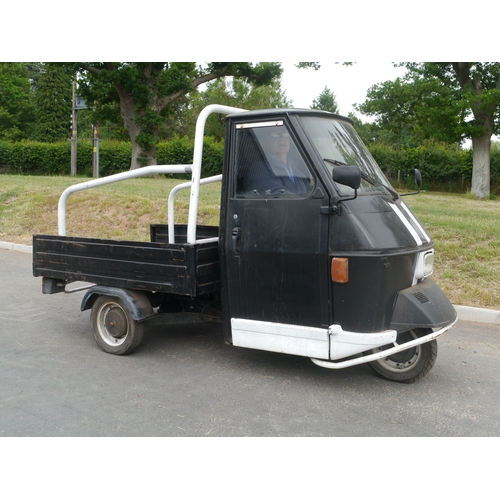 417 - Piaggio APE 3 wheel vehicle. Starts and runs. No docs