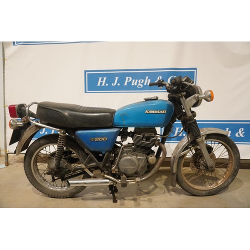 423 - Kawasaki Z 200 motorcycle. 1977. Engine turns over. Needs recommisioning. Frame no. KZ200A-004620. E... 