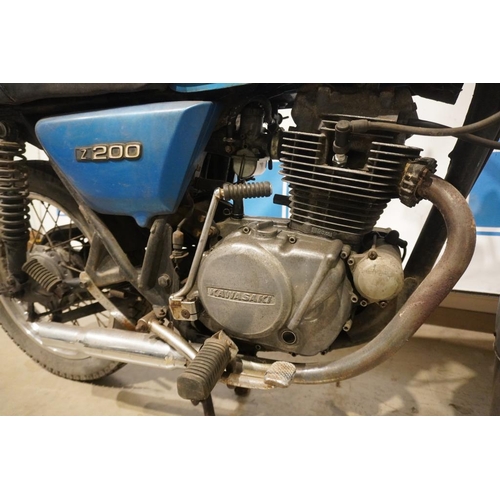 423 - Kawasaki Z 200 motorcycle. 1977. Engine turns over. Needs recommisioning. Frame no. KZ200A-004620. E... 