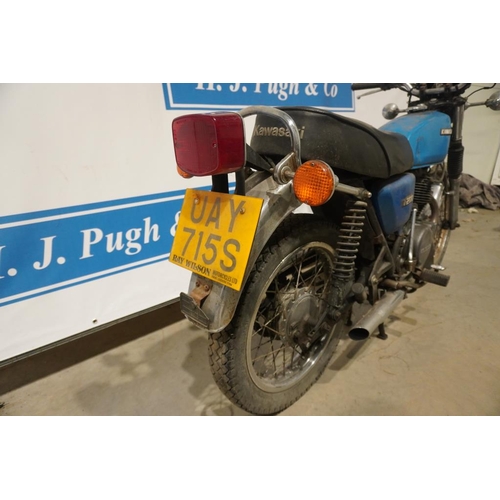 423 - Kawasaki Z 200 motorcycle. 1977. Engine turns over. Needs recommisioning. Frame no. KZ200A-004620. E... 