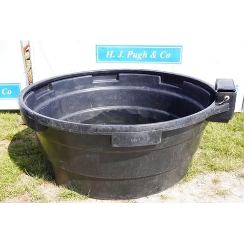 132 - 2000L Round water trough +VAT