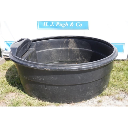 133 - 2000L Round water trough +VAT