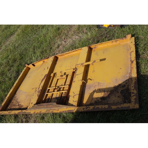 148 - Grain trailer rear door +VAT