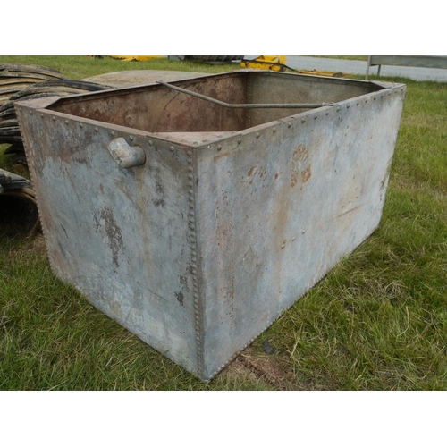 189 - Large galvanised water tank 6x4