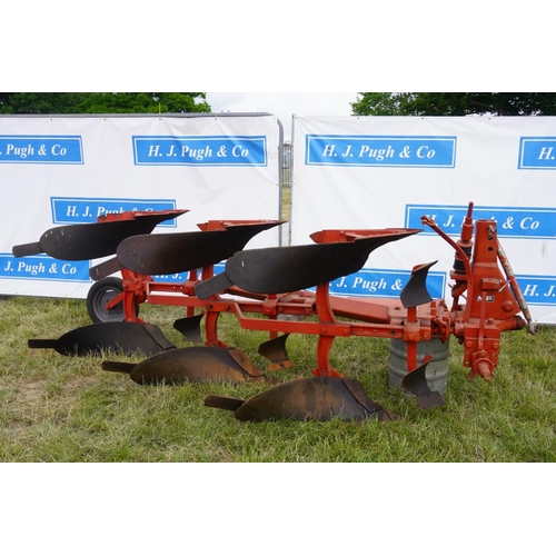 225 - Massey Ferguson 260 3 furrow reversible plough