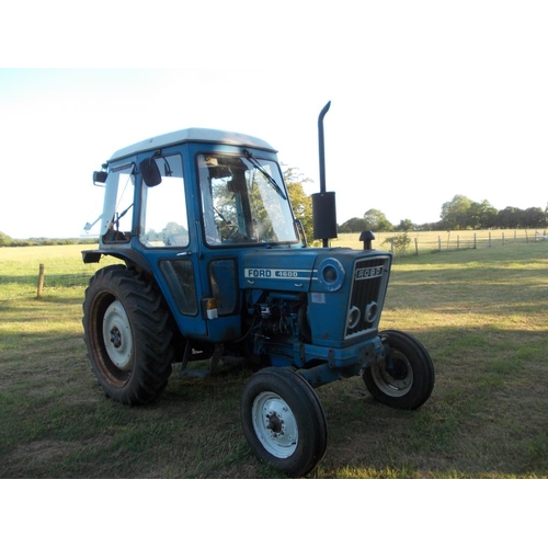 235 - Ford 4600 tractor c/w cab. Good original body work. Runs