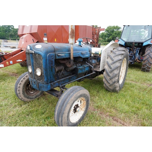 271 - Fordson Super Major tractor. 1964. All straight. Runs & drives well