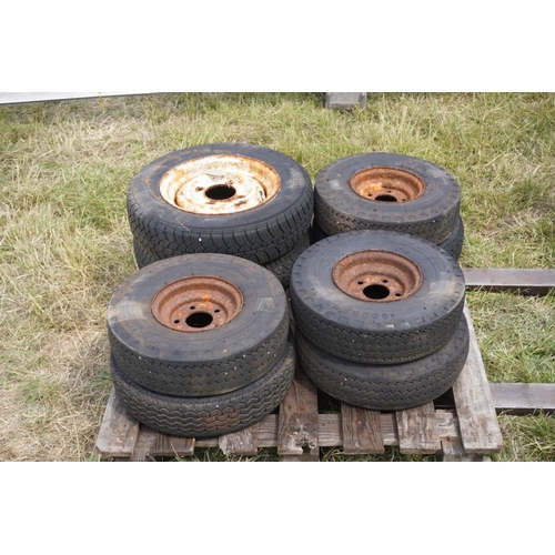 286 - 6 Solid rubber tyres and 2 trailer wheels