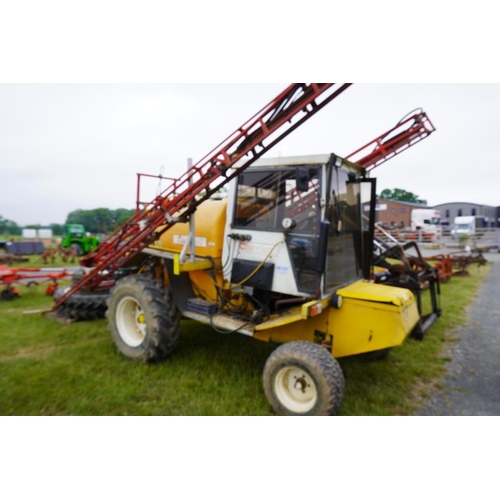 310 - Chaviot self propelled sprayer with row crop wheels. Good runner. +VAT