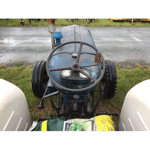 271 - Fordson Super Major tractor. 1964. All straight. Runs & drives well