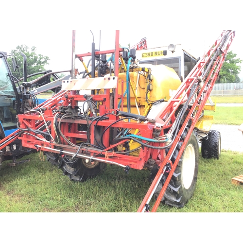 310 - Chaviot self propelled sprayer with row crop wheels. Good runner. +VAT