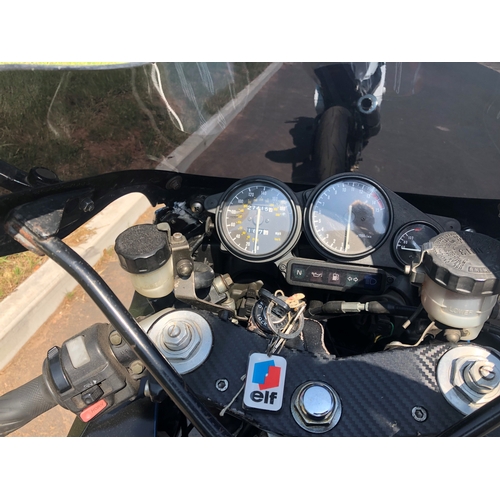 411 - Yamaha YZF 750 motorcycle. 1994. Matching engine and frame numbers. MOT until October 2020. Starts a... 