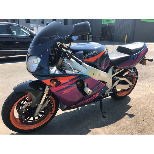 411 - Yamaha YZF 750 motorcycle. 1994. Matching engine and frame numbers. MOT until October 2020. Starts a... 