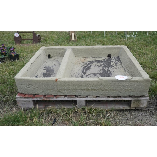 33 - Old double stone sink 47