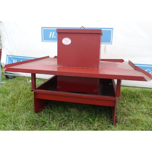 731 - Square lamb creep feeder  +VAT