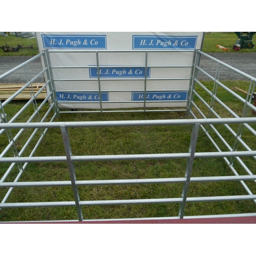 735 - Galvanised cattle hurdles - 4 +VAT