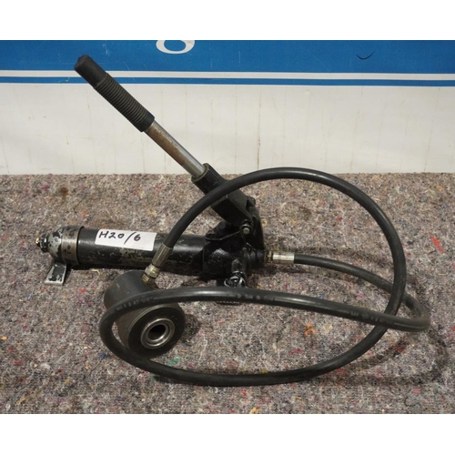 576 - Hydraulic 5tonne extractor jack with hand pump 25mm lift