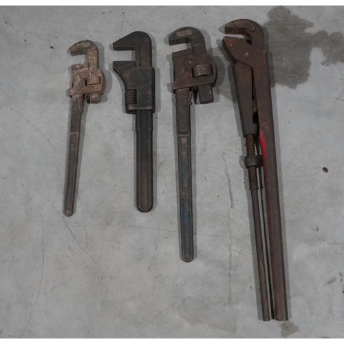 667 - 4 Assorted large Stilson wrenches