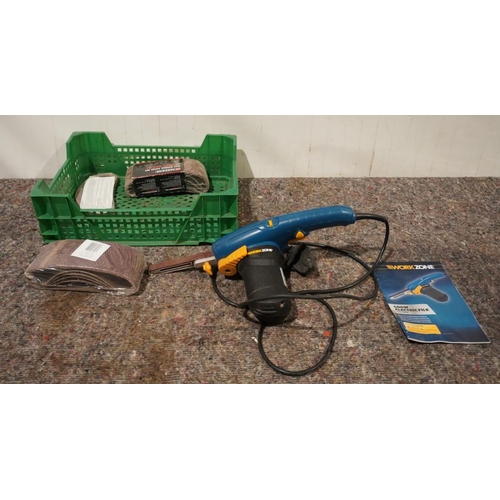 672 - Workzone 400w electric detail sander