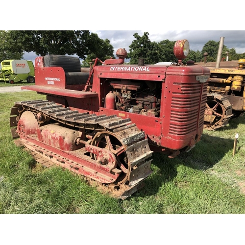 326 - International B-T6 crawler tractor with petrol/diesel engine. Original condition