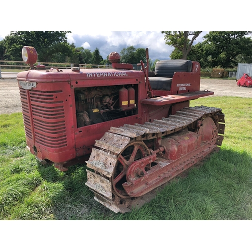 326 - International B-T6 crawler tractor with petrol/diesel engine. Original condition