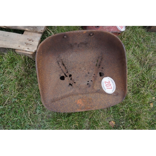 Fordson Major restoride seat