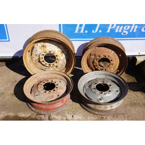 123 - Various tractor front wheels