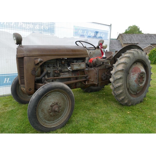 382 - Ferguson Continental tractor. 1946. SN.TE69. Cast iron gearbox, very original. Won first prize at Tr... 