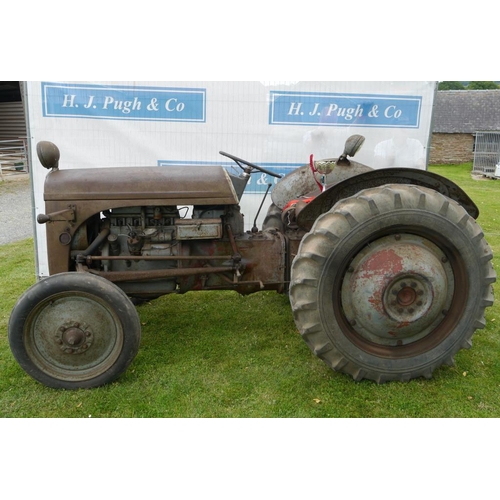 382 - Ferguson Continental tractor. 1946. SN.TE69. Cast iron gearbox, very original. Won first prize at Tr... 