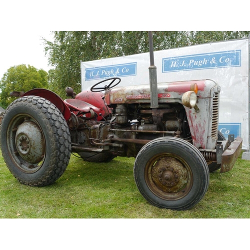 387 - Massey Ferguson FE35 tractor. 1958. SN.SDF866669. Ex Coucil tractor. Runs and drives. Trailer brakes... 