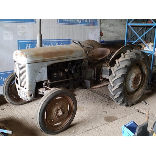 390 - Ferguson TEF diesel tractor, with Fuller drawbar. Barn find. 1953. SN. TEF 325093 Reg. MNP 875