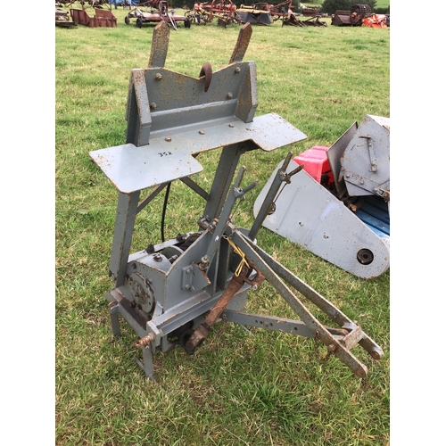 352 - Ferguson winch. Ex Warwickshire County Council. Very little use. c/w original top link and stand. Ty... 