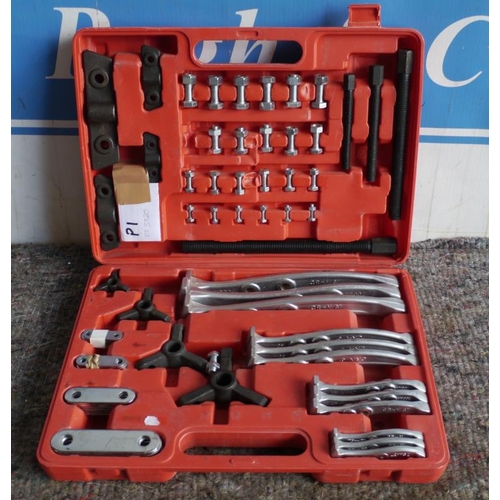 156 - Nielsen 2 or 3 jaw gen puller set +VAT