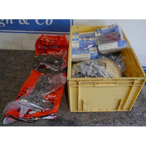 174 - Chainsaw files, pliers, screws, medical tools and socket sets with tape measure +VAT