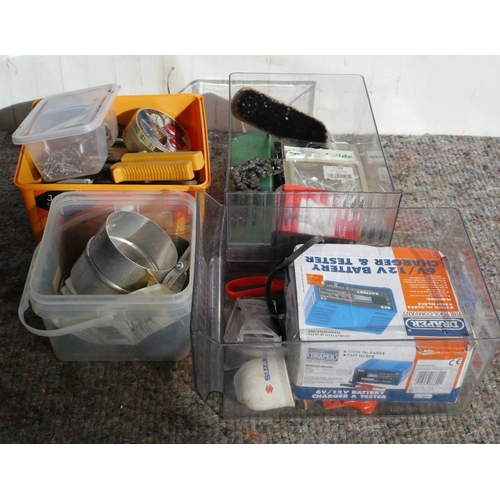 185 - Miscellaneous tools to include pop rivet, spirit level and a 12V charger etc