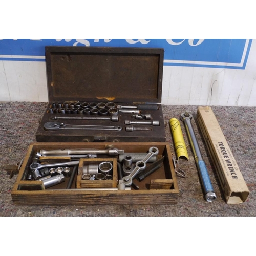 271 - Socket set in wooden box and torque wrench