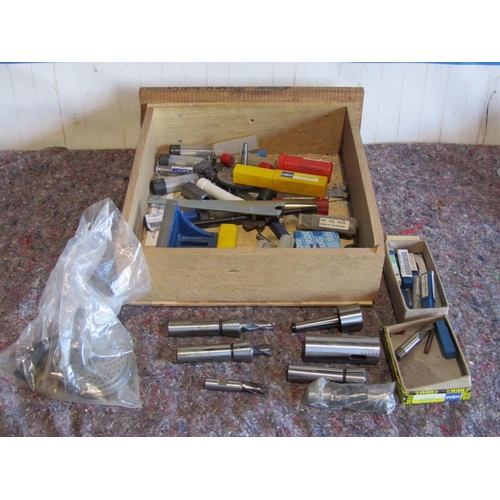 426 - Box of assorted engineering tools including end mill cutters, plank end arbor, dovetail cutter etc