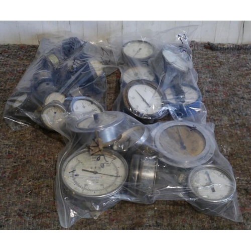 453 - 3 Bags of assorted gauges +VAT