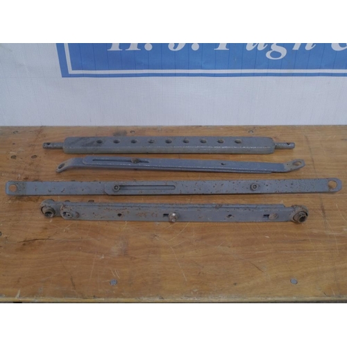 1 - Ferguson 9 hole drawbar, top link and stabilizer bars