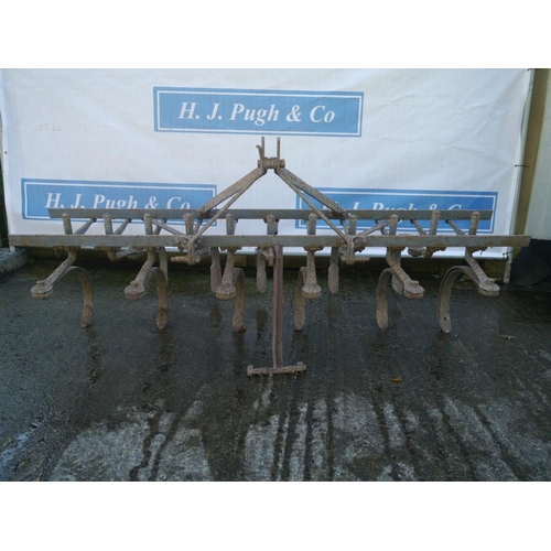 102 - Ferguson spring tine cultivator