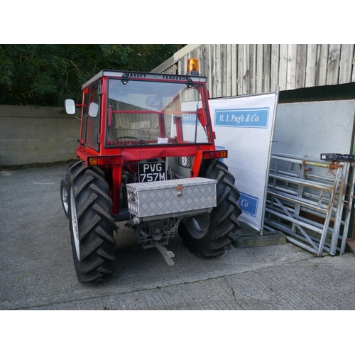 162 - Massey Ferguson 135 tractor, cab, straight axle. 4849hrs recorded. Very nice. Reg. PVG 757M. V5