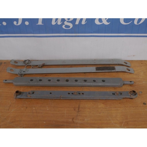 3 - Ferguson 9 hole drawbar, top link and stabilizers