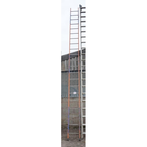 292 - Aluminium ladder, 21 rounds +VAT