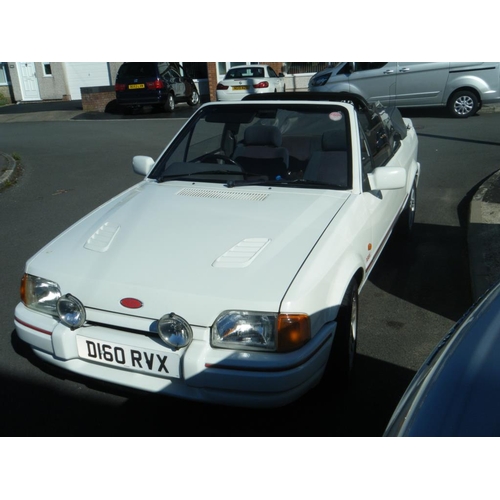 428 - Ford Escort 3dr INJ convertible. 1986, Mot.  Car is badged XR3i. Runs. Reg. D160 RVX. V5