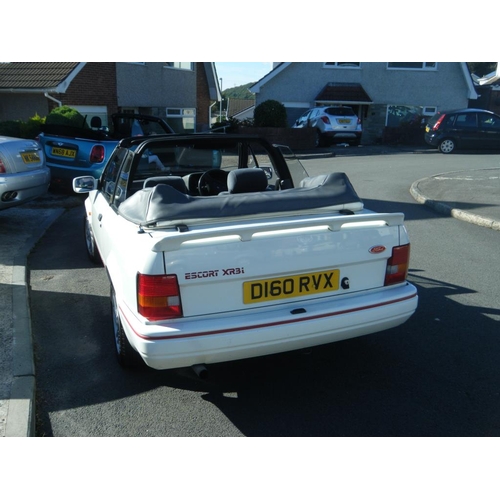 428 - Ford Escort 3dr INJ convertible. 1986, Mot.  Car is badged XR3i. Runs. Reg. D160 RVX. V5