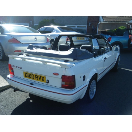 428 - Ford Escort 3dr INJ convertible. 1986, Mot.  Car is badged XR3i. Runs. Reg. D160 RVX. V5